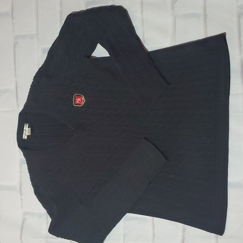 Fairway&Greene size Medium black v-neck sweater